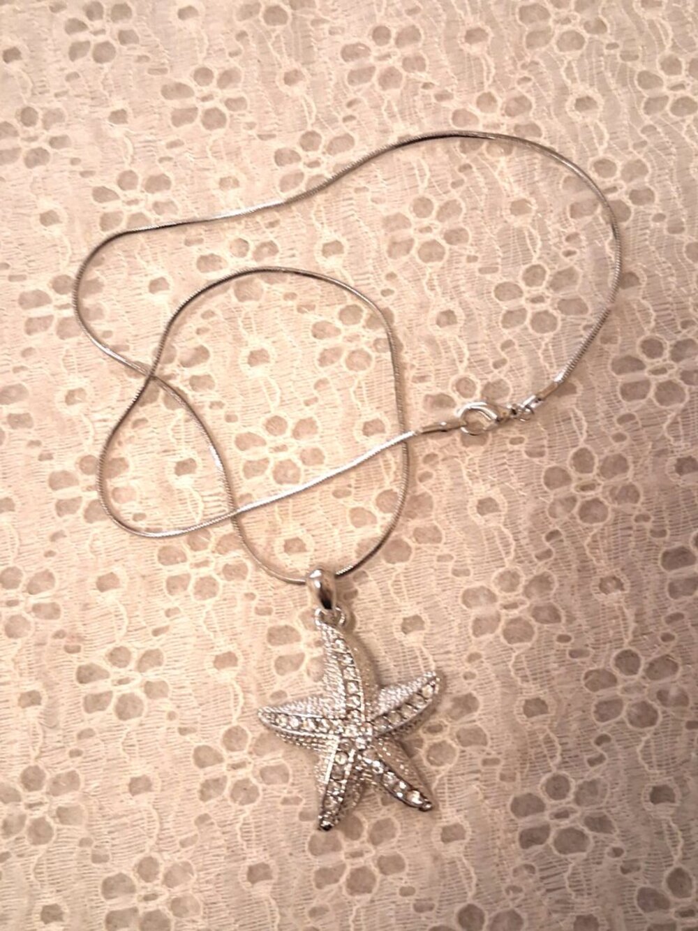 Vintage Artistic Starfish Pendant White Austrian Crystal Silver-Plated Necklace - Picture 2 of 10